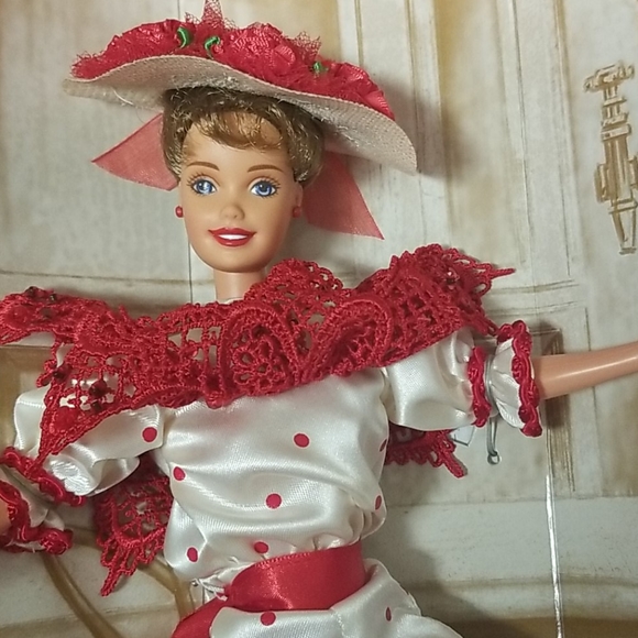 Coke Soda Fountain Barbie - Picture 6 of 7